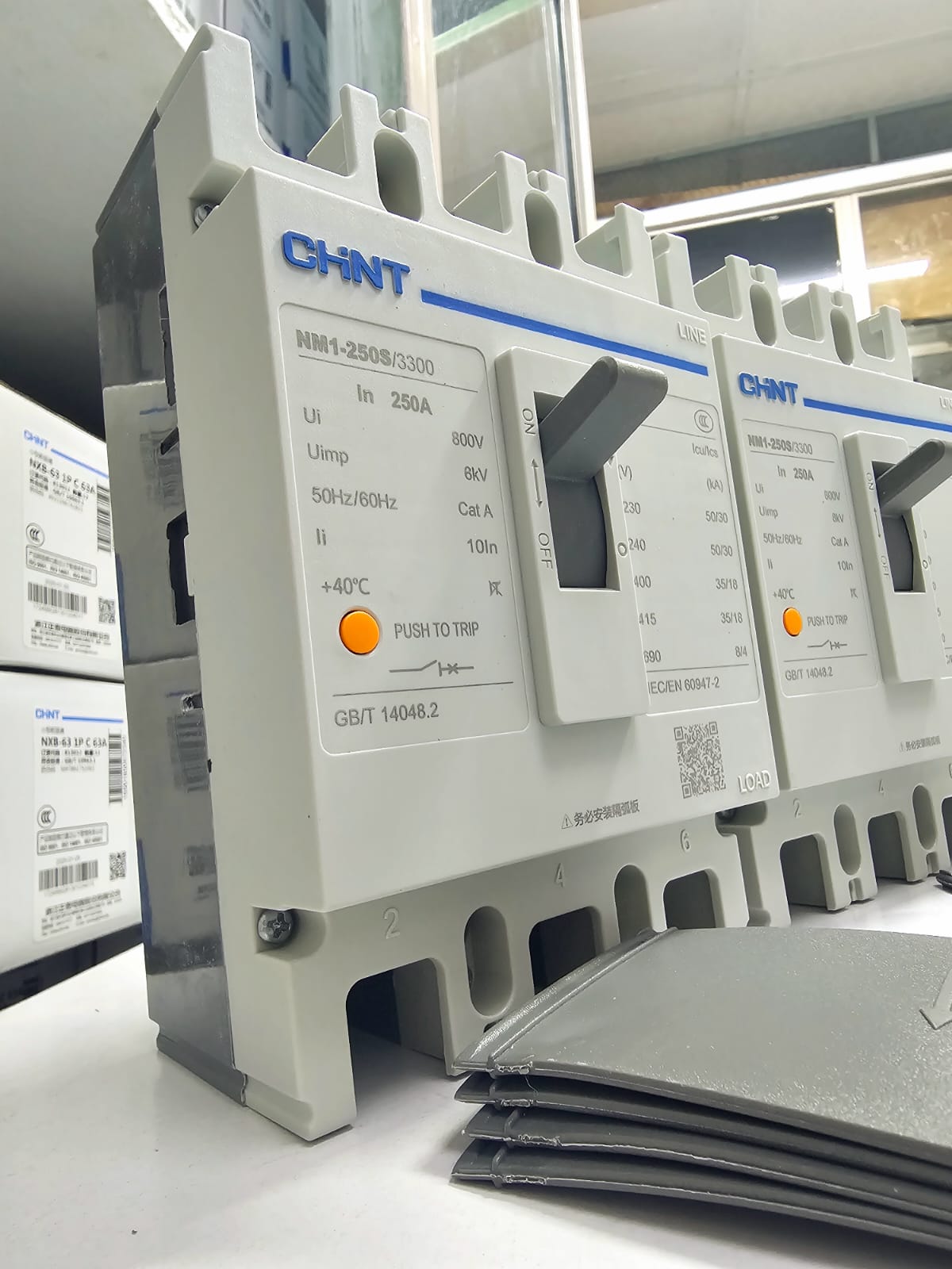 CHINT MCCB WHITE SIZE 3P 250A
